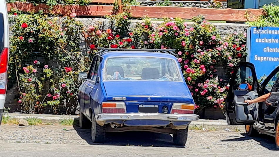 Renault 12 azul, Bariloche