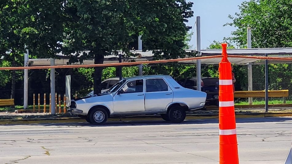 Renault 12 blanco, Ezeiza