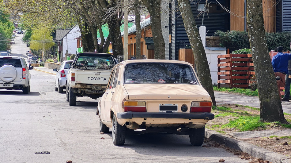 Renault 12 amarillo, San Martín de los Andes