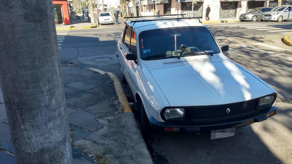 Renault 12 blanco, Boulogne