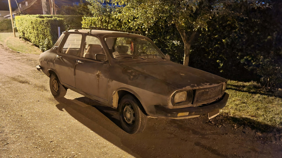 Renault 12 gris oscuro, Villa La Angostura