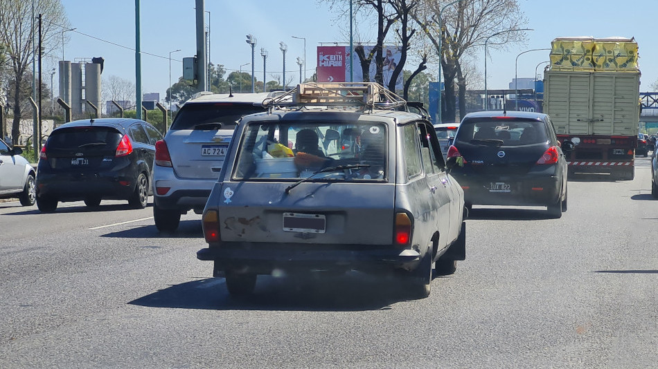 Renault 12 Break gris, Núñez