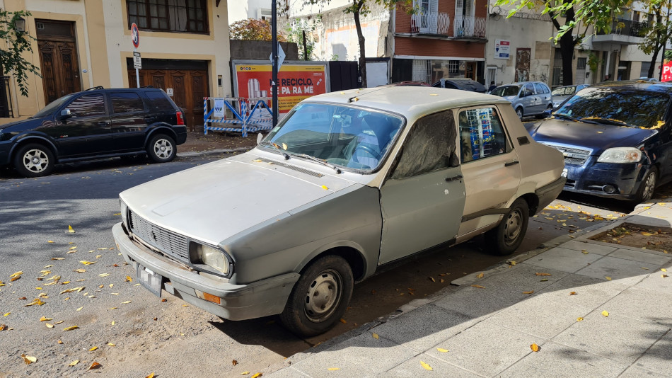 Renault 12 gris dos tonos, San Cristóbal