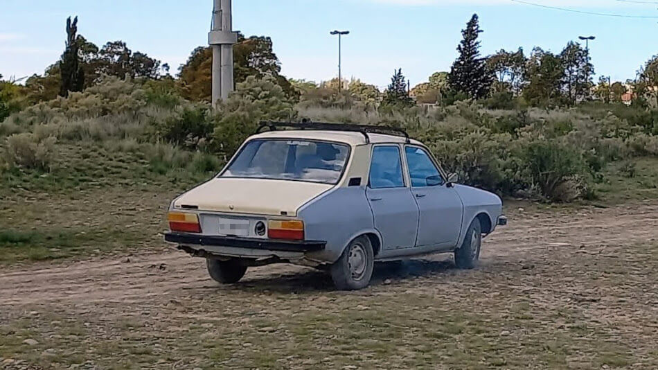 Renault 12 amarillo y gris, Trelew