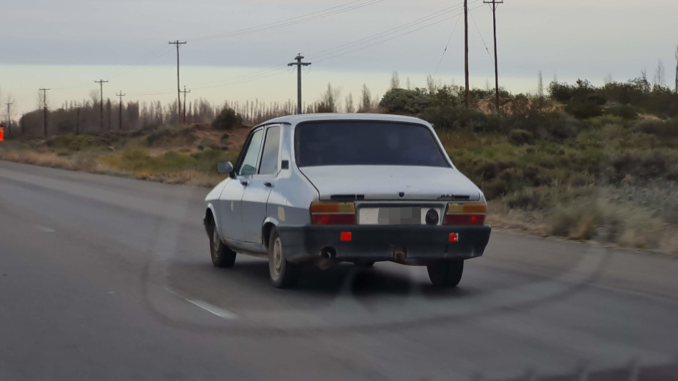 Renault 12 blanco, Senillosa