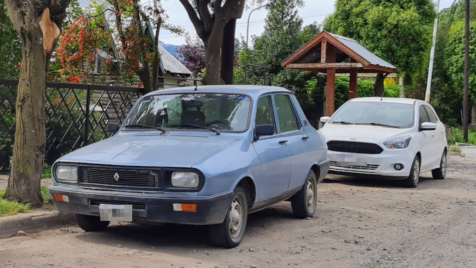 Renault 12 celeste metalizado, San Martín de los Andes