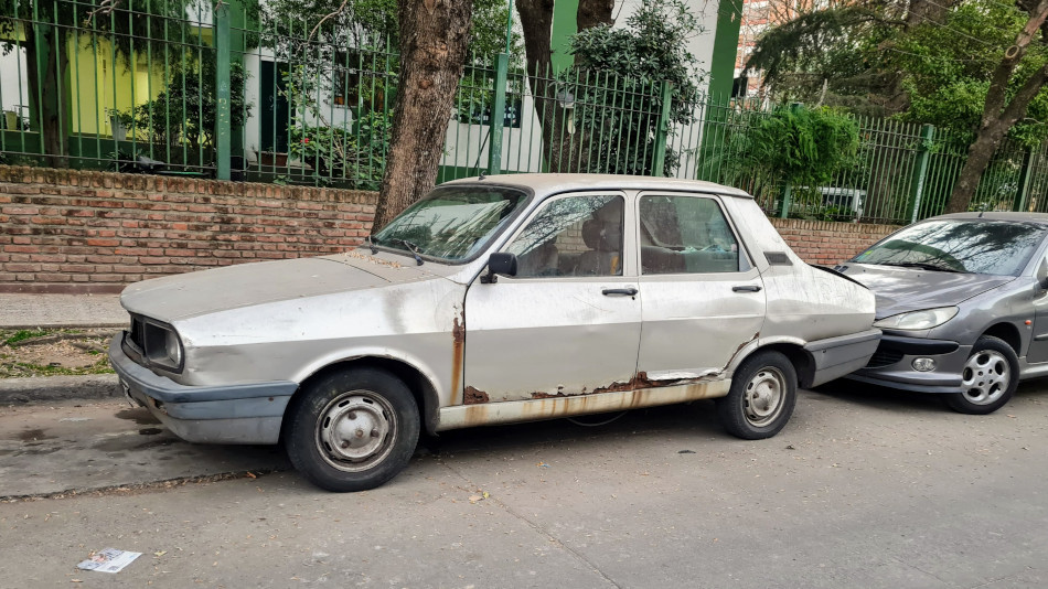 Renault 12 gris, Vicente López