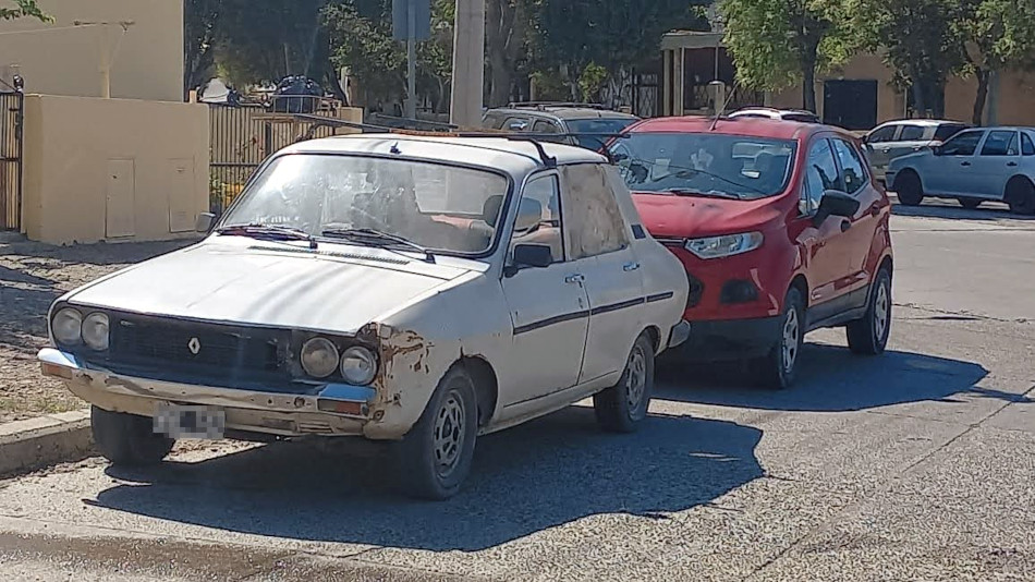 Renault 12 blanco, Comodoro Rivadavia