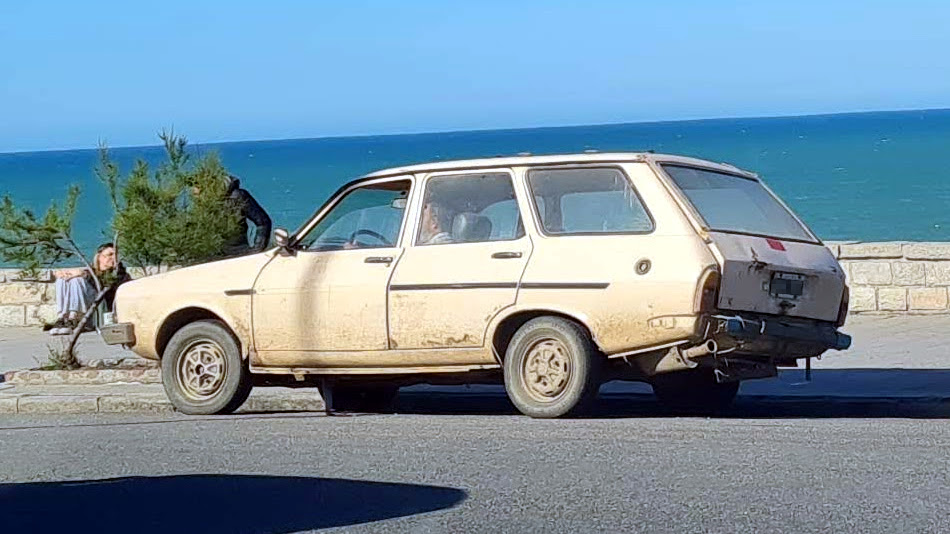 Renault 12 Break amarillo, Mar del Plata