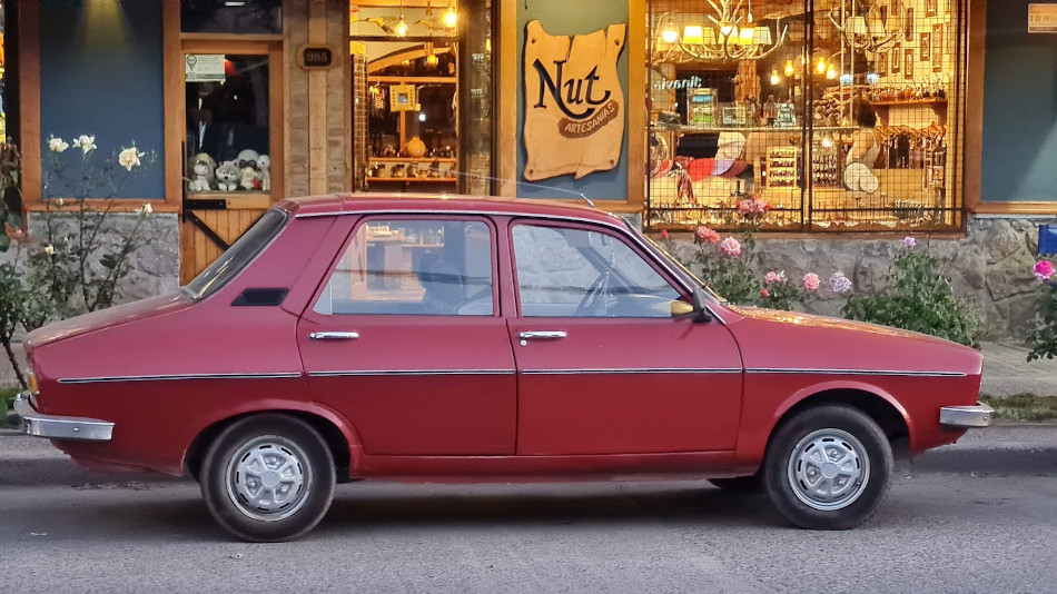 Renault 12 bordó, San Martín de los Andes