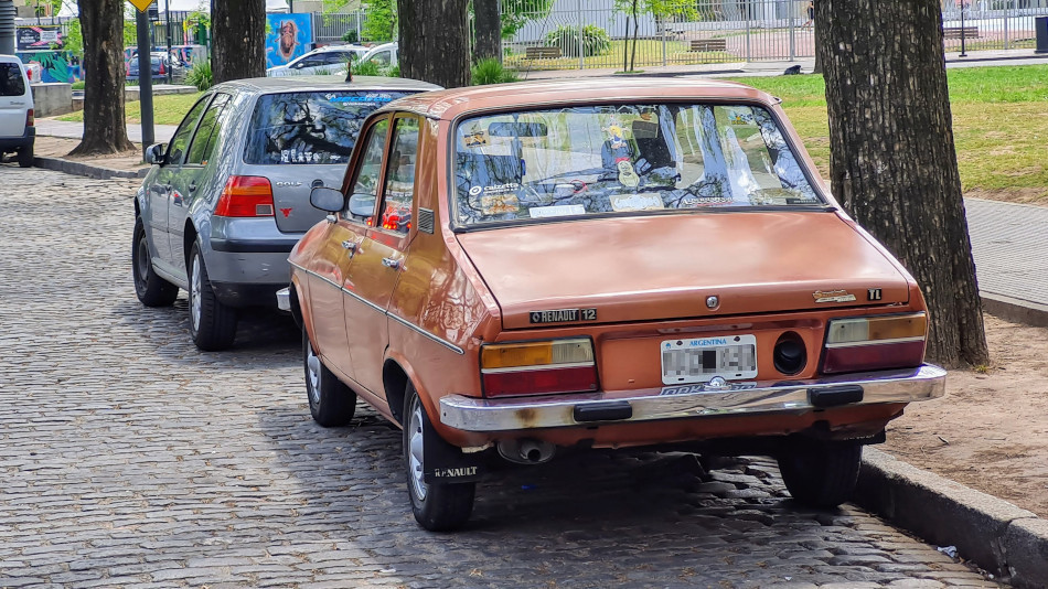 Renault 12 marrón, Parque Patricios