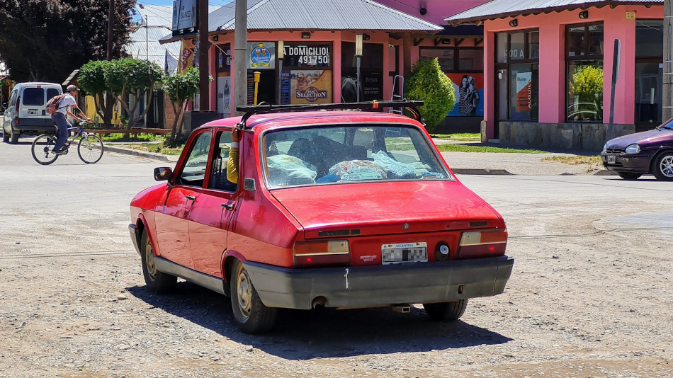 Renault 12 rojo, Junín de los Andes