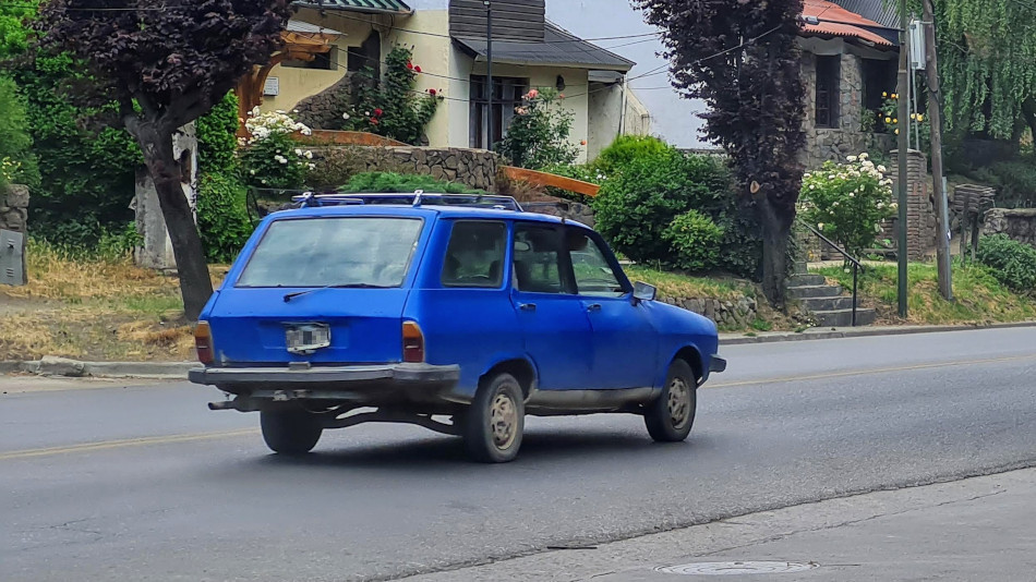 Renault 12 Break azul, San Martín de los Andes