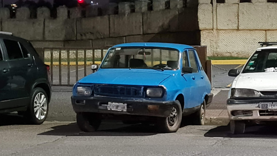 Renault 12 azul, Costanera Norte