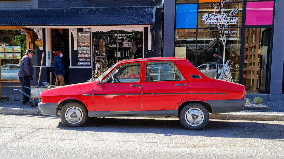 Renault 12 rojo, San Martín de los Andes