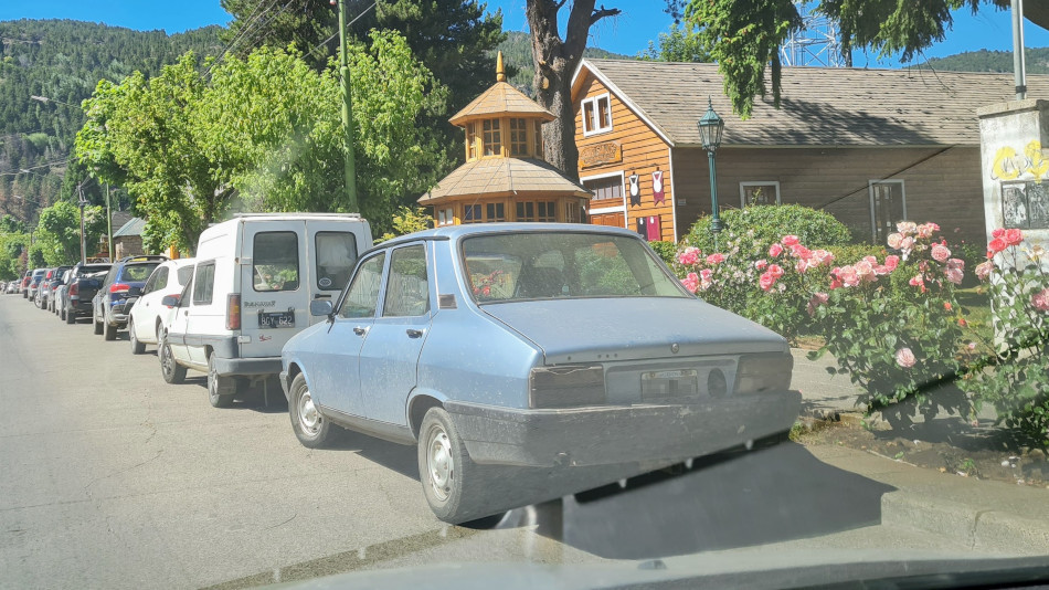 Renault 12 celeste, San Martín de los Andes