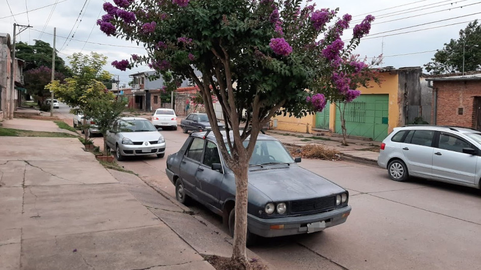 Renault 12 gris oscuro, Chicoana