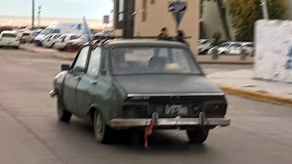 Renault 12 verde oscuro, Comodoro Rivadavia