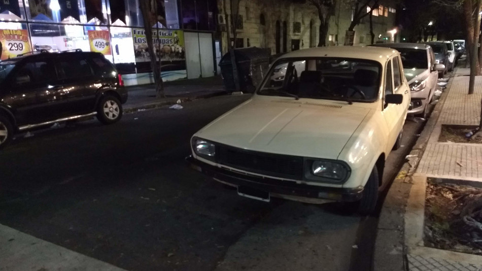 Renault 12 amarillo, San Cristóbal