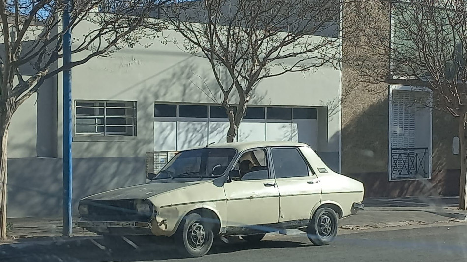 Renault 12 amarillo, General Acha