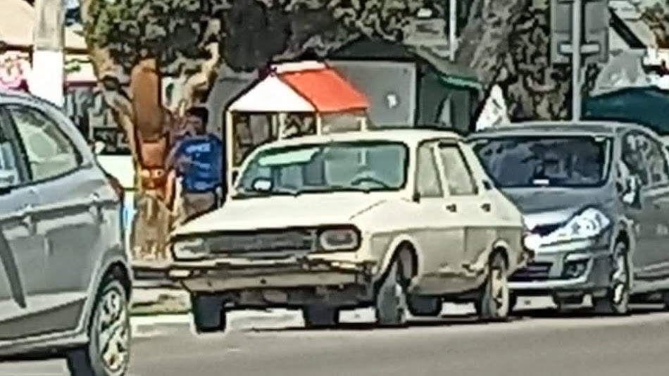 Renault 12 crema, Puerto Madryn