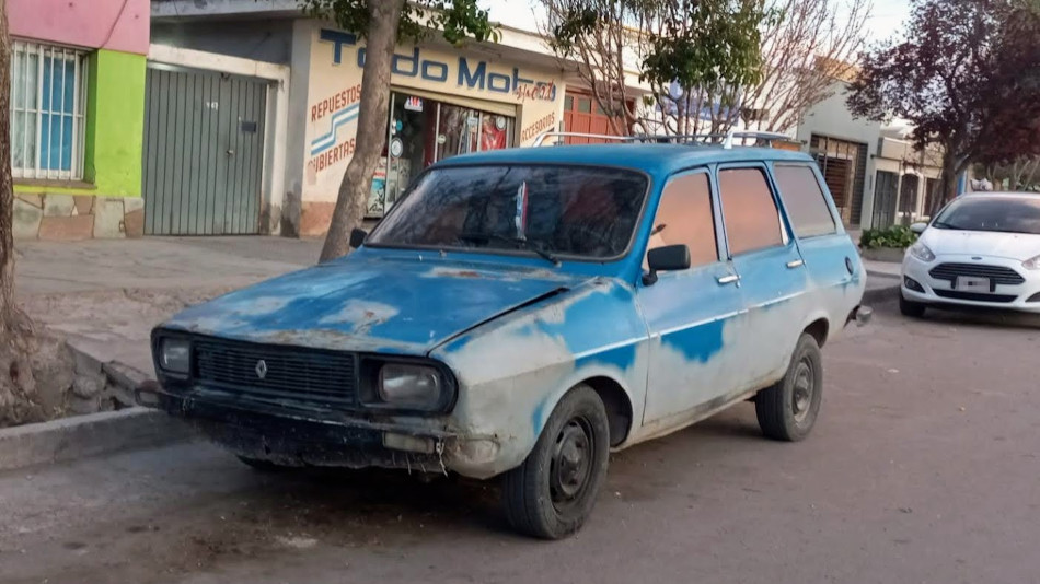 Renault 12 Break celeste, Tunuyán