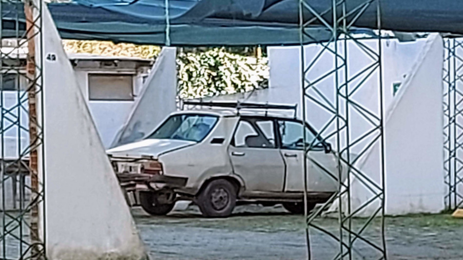 Renault 12 blanco, Mar del Plata