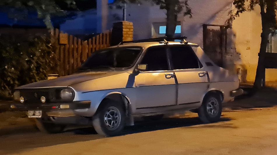 Renault 12 gris metalizado, Junín de los Andes