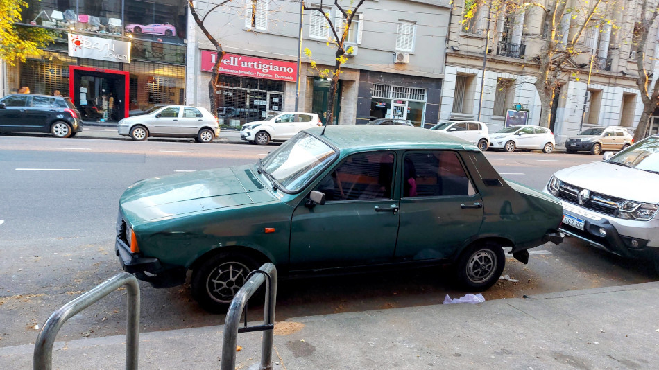 Renault 12 verde, Balvanera