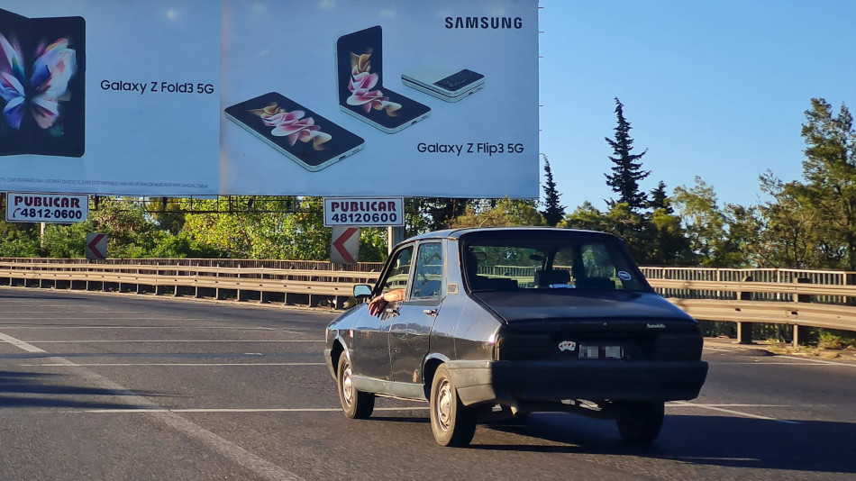 Renault 12 negro, Núñez