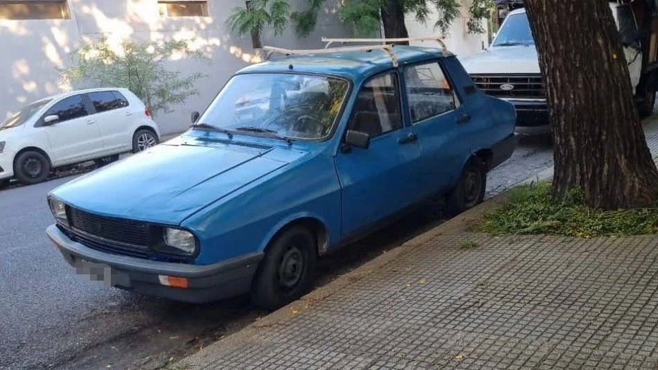 Renault 12 azul C.A.B.A.