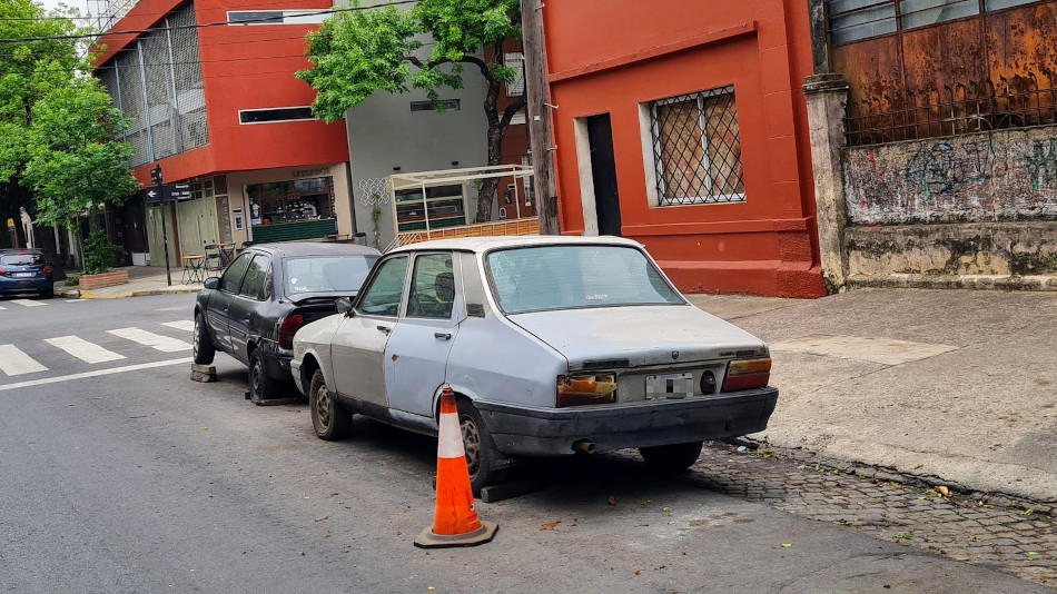 Renault 12 gris dos tonos, Parque Saavedra