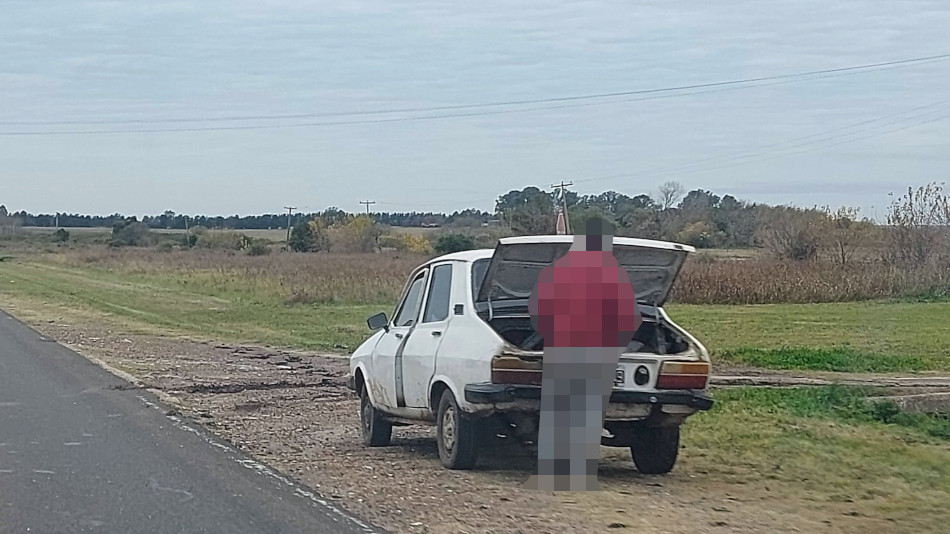 Renault 12 blanco, Gualeguaychú