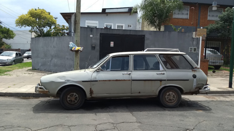 Renault 12 Break gris, Boulogne