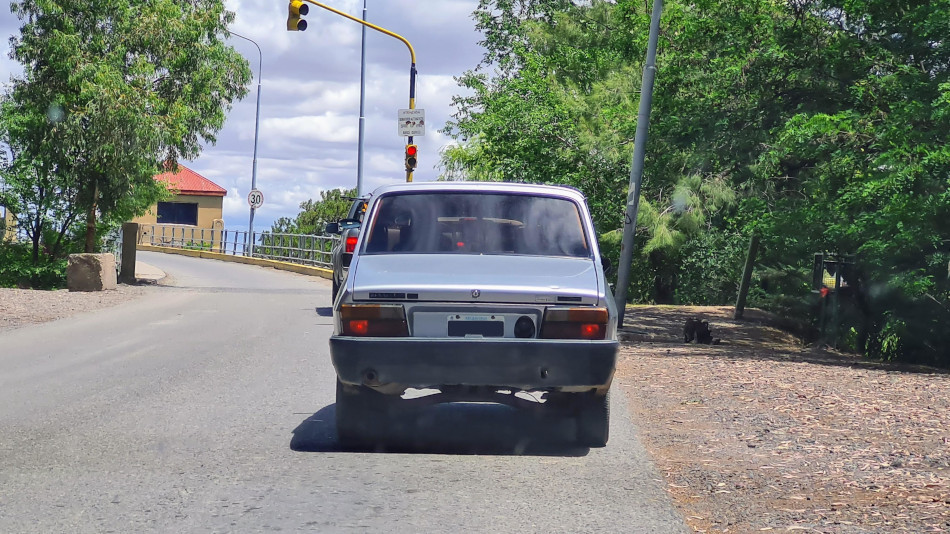 Renault 12 celeste metalizado, Barda del Medio