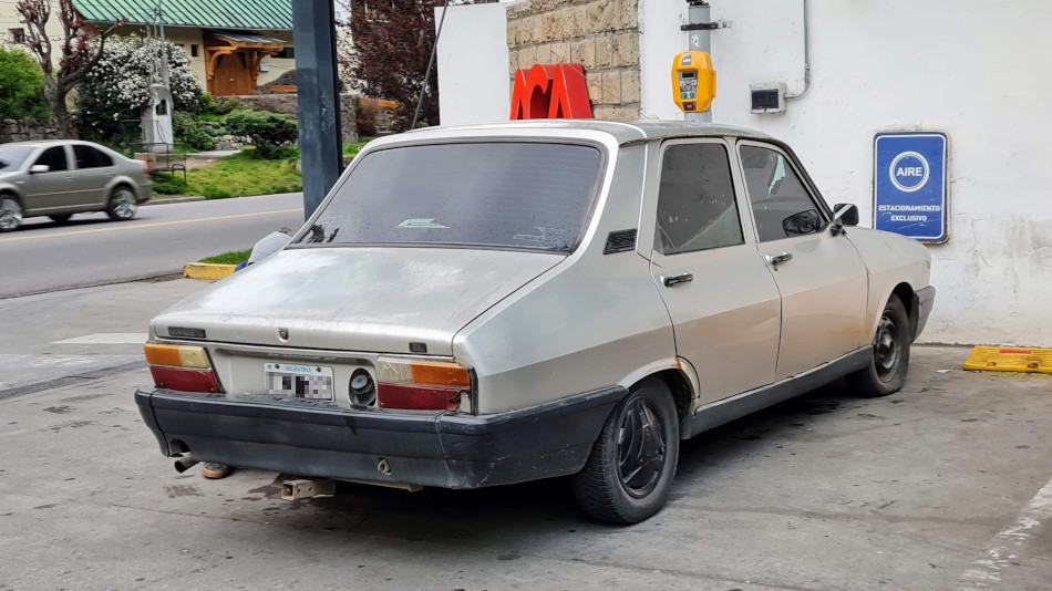 Renault 12 gris, San Martín de los Andes