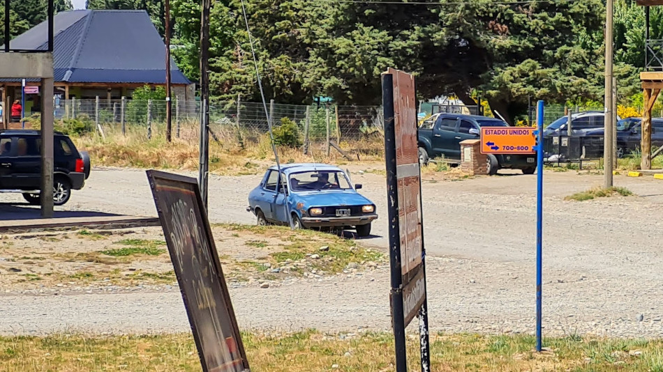 Renault 12 celeste dos tonos, Dina Huapi