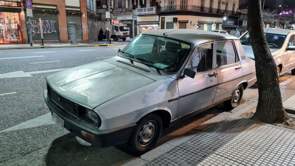 Renault 12 gris, Monserrat