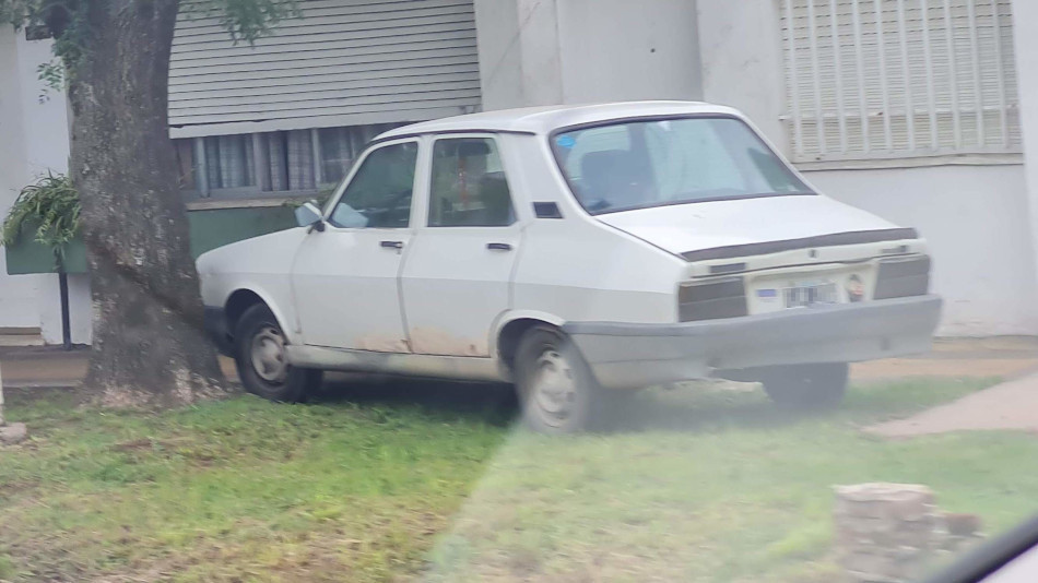 Renault 12 blanco, Juan Anchorena