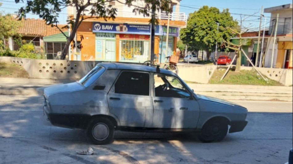 Renault 12 gris Lugar desconocido