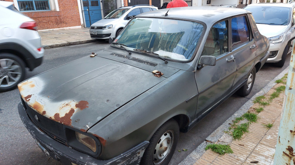 Renault 12 gris, Parque Chacabuco