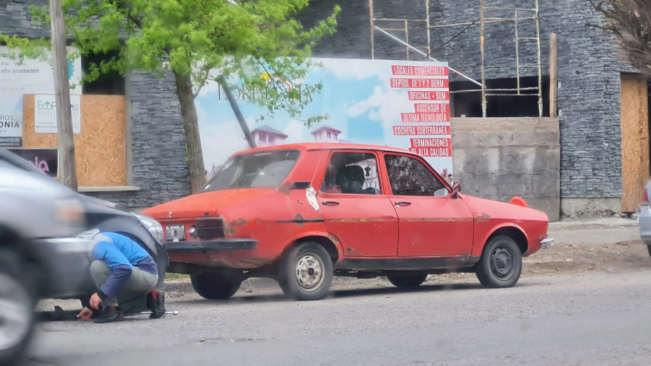 Renault 12 rojo, San Martín de los Andes