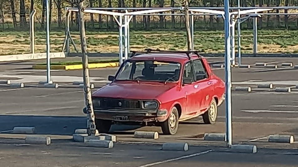 Renault 12 rojo, General Roca