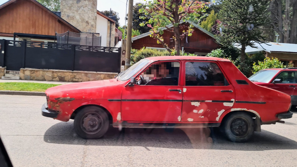 Renault 12 rojo, San Martín de los Andes