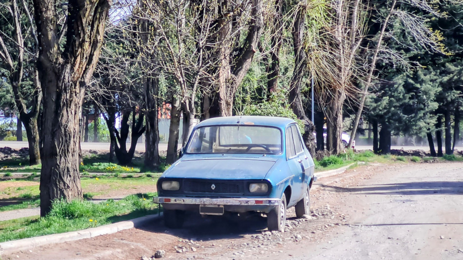 Renault 12 azul, San Martín de los Andes