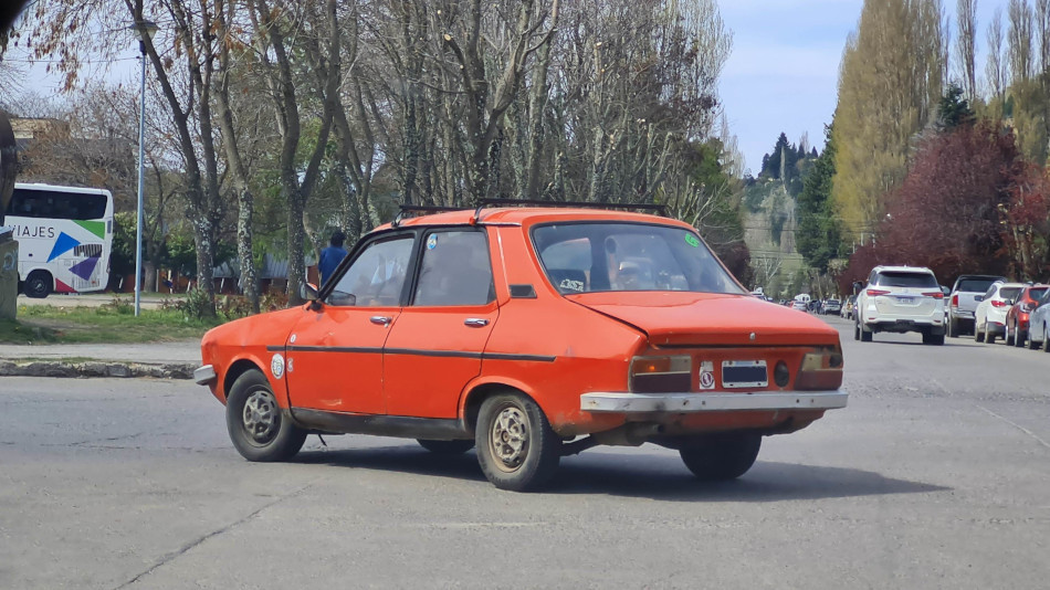 Renault 12 rojo, San Martín de los Andes