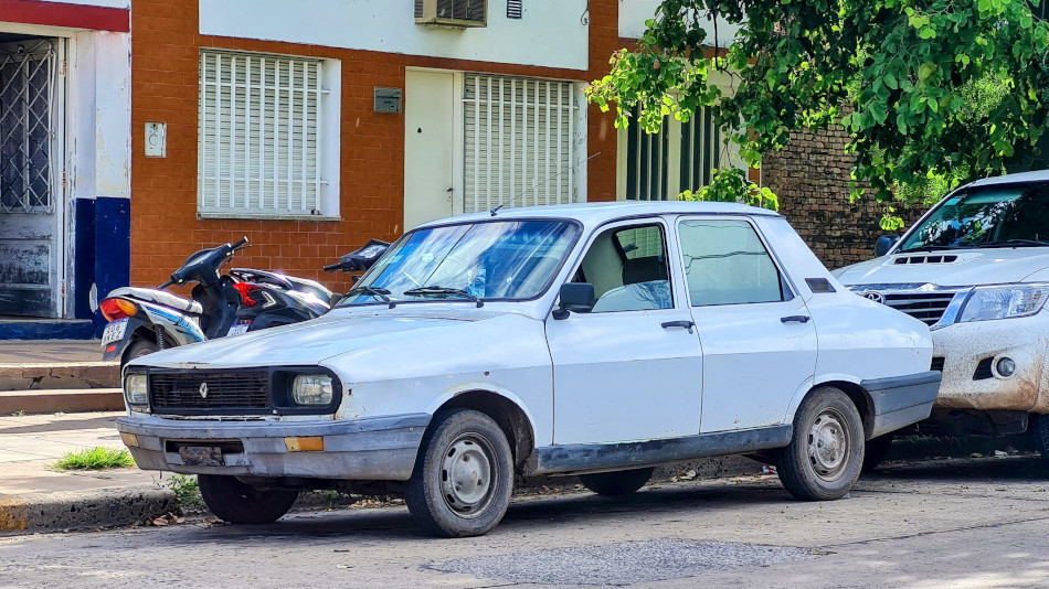 Renault 12 blanco, Pergamino