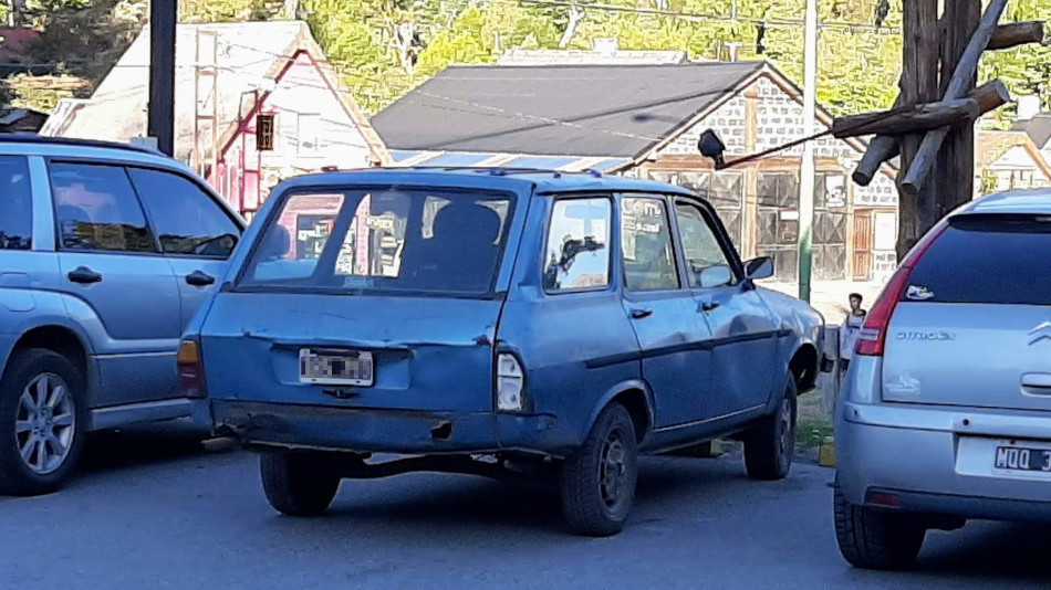 Renault 12 Break celeste, Villa La Angostura