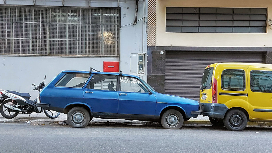 Renault 12 Break azul, San Cristóbal