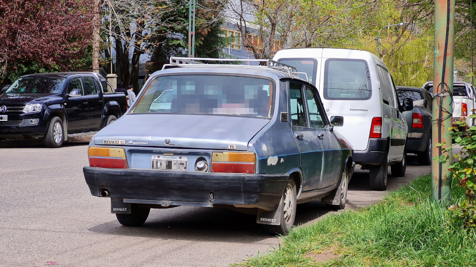 Renault 12 gris, San Martín de los Andes